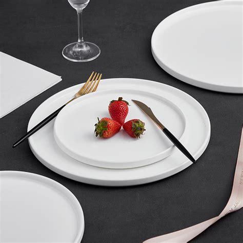 White ceramic restaurant plates dinnerware - Pito