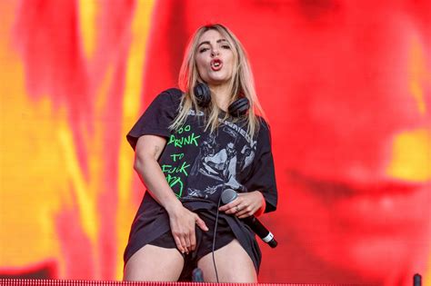 Just A Casual Picture Of Alison Grabbing Her Pussy R Alisonwonderlandhot