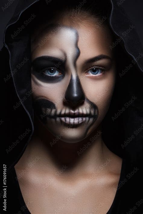 Half Skeleton Makeup Girl Saubhaya Makeup