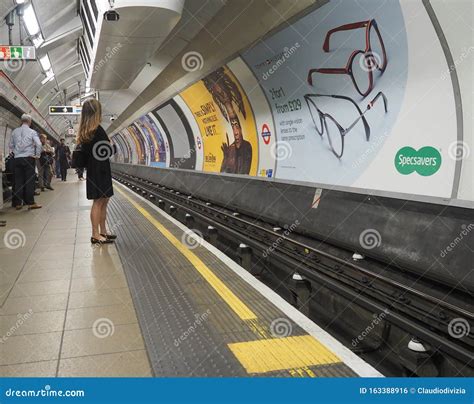 Oxford Circus Tube Station In London Editorial Photo Image Of Girl
