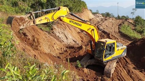 Hilly Road Widening Hyundai Excavator Cutting Hill Hilly Slope