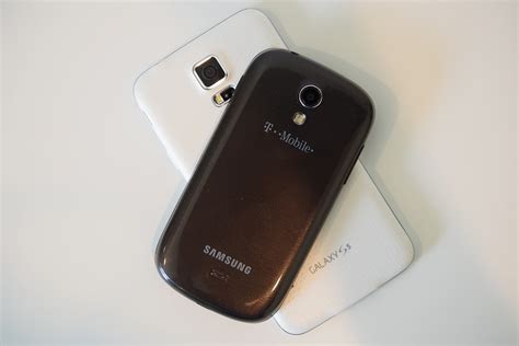 Samsung Galaxy Light Review Ubergizmo