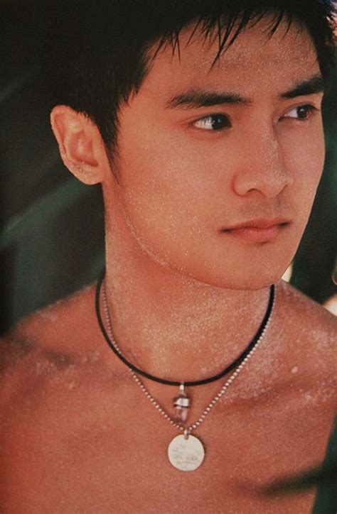 Ngắm vẻ thư sinh đẹp trai của cựu hot boy làng thể thao Trung Quốc