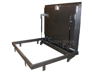 Люк уличный из профильной трубы утеплённый