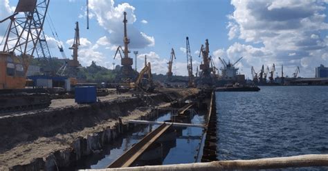 Одесский порт завершил обустройство шпунтовой стенки причала №7 ...