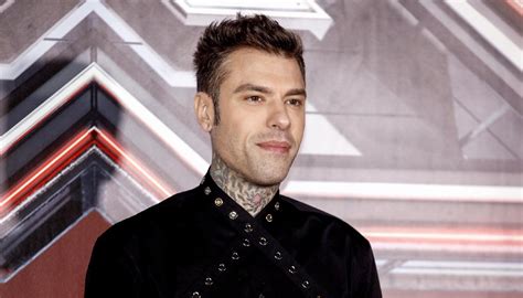 De Luca Fa Commuovere Fedez A Muschio Selvaggio Parlando Del Tumore