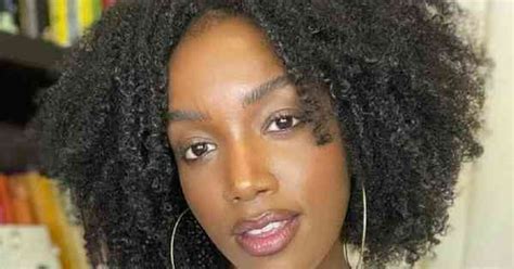 IZA Posa De Lingerie Vermelha E Esbanja Beleza Me Faz Sentir Linda E Poderosa Famosos