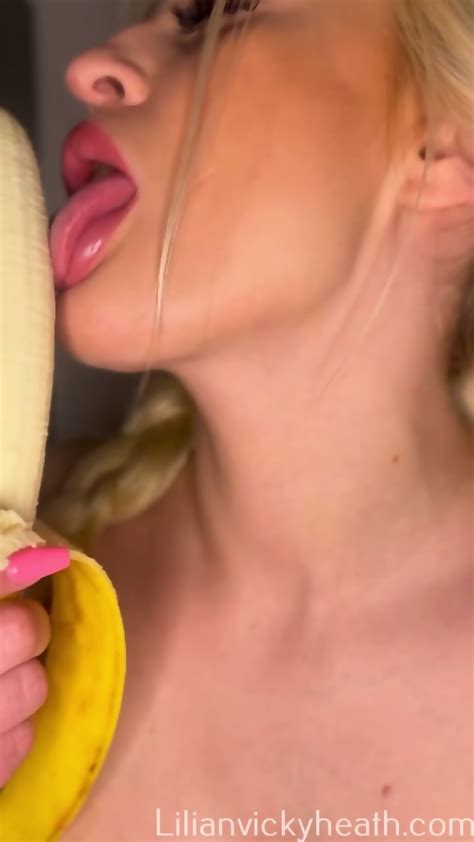 Horny College Girl Sucks On A Banana Chidima Fola
