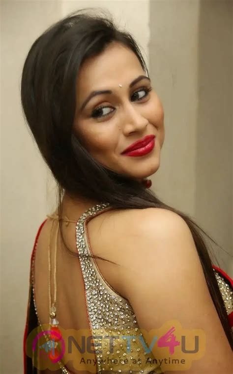 Simran Kapoor Hot Photos In Saree Galleries HD Images