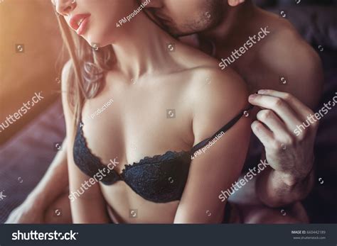 Sch Nes Leidenschaftliches Paar Hat Sex Im Stockfoto Shutterstock