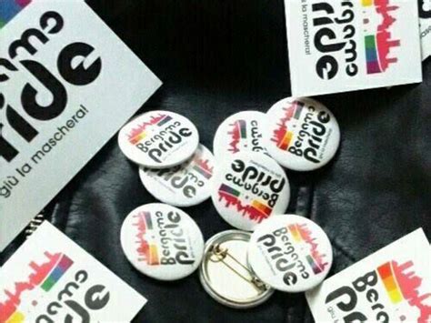 Gay Pride A Bergamo Popolo Della Famiglia A Gori Esibizione Volgare Neghi Il Patrocinio