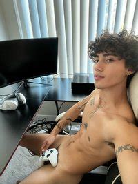 Photos Videos Guys Gaming Naked Page Lpsg