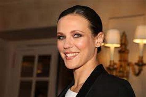 Lorie La Chanteuse En Bikini Sexy Pour Cette Occasion Sp Ciale Photo