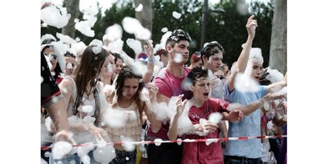 En Images Gay Pride Soleil Et Chaude Ambiance Dans Les Rues De Lyon