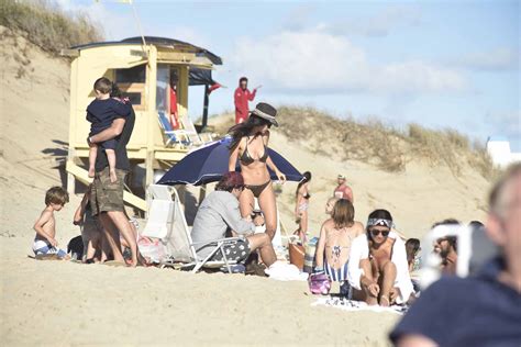 La bikini triangulito el clásico diseño sexy que eligen las mujeres en el verano Infobae