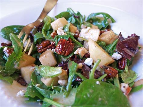 Cooking Weekends Green Salad With Candied Pecans Apple And Goat Cheese