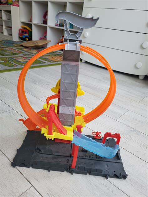 Hot Wheels City Super Loop Fire Station