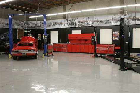 Идеи интерьера для автосервиса 91 фото