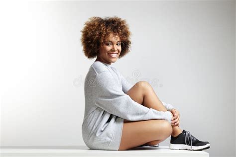 Sonrisa Latina Feliz De La Mujer Foto De Archivo Imagen De Raza Ojos