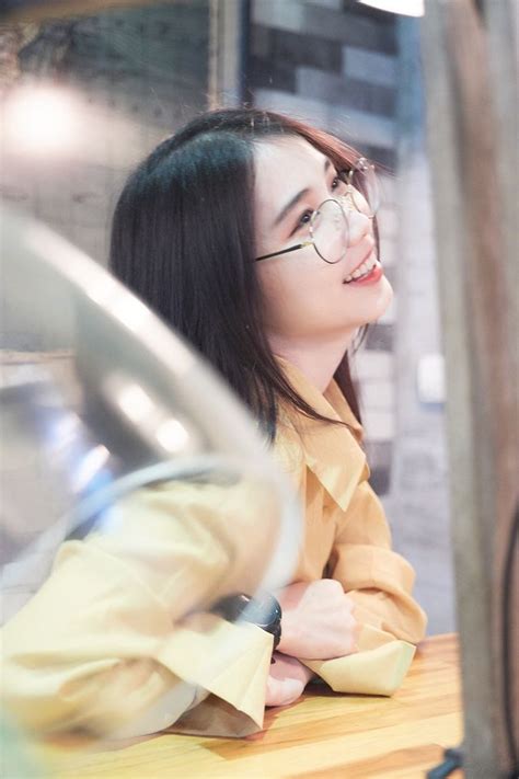 M T Em Hot Girl Si U Quy N R