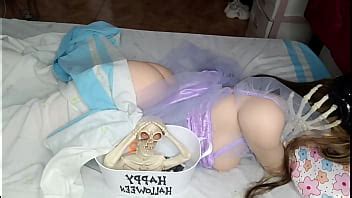 Soirée d Halloween de sexe torride avec une jolie blonde au corps parfait Après la fête la