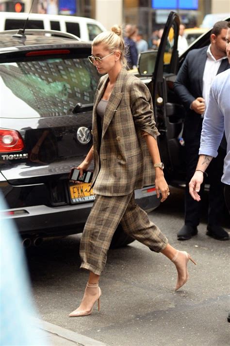 Hailey Baldwin Flashes Killer Abs In Neon Yellow Bikini Hailey Baldwin Flashes Her Abs In Neon