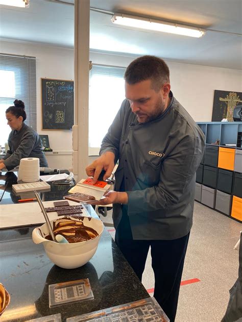 Шоколад молочный из необжаренного кэроба на стевии с КУНЖУТОМ, БЕЗ ...