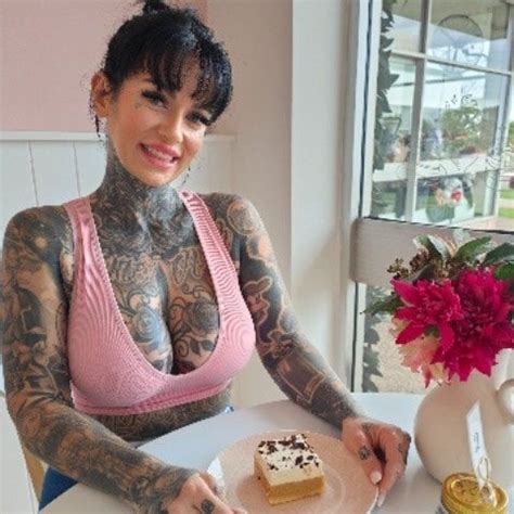 Travesti De Micro Bikini Prueba El Recorrido Compilaci N Melody Radford Xhamster