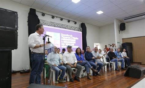 Fávaro visita polo de fruticultura no Vale do São Francisco e conversa