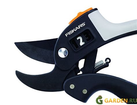 [111670] Контактный секатор с Храповым Механизмом PowerStep™ Fiskars