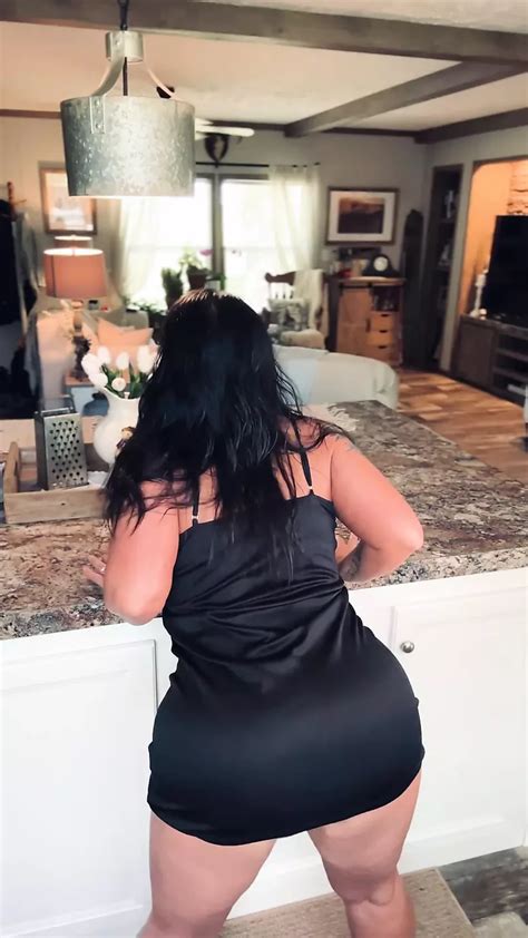 Hot Housewife Plays While Everyone S Out Amateur Porn Feat Gia Farina By FapHouse XHamster