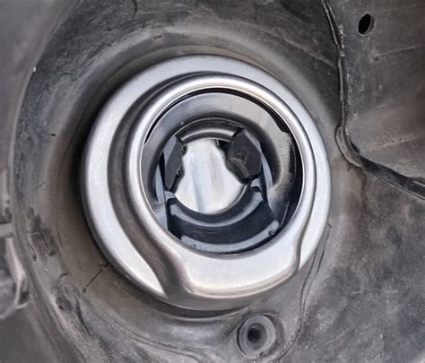 #26 Замена клапана заливной горловины + замена заднего дворника. — Ford ...