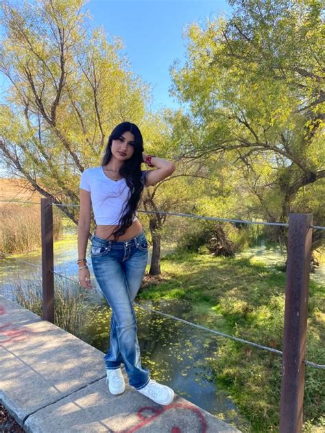 Pin By Ernesto Rivas On Clothes Latina Outfits Latina Fashion Outfits Takuache Girl Outfits