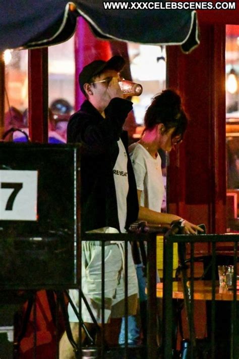 Kelly Oxford No Source Paparazzi Celebrity Babe Posing Hot Beautiful Nude Celebrities Mobile