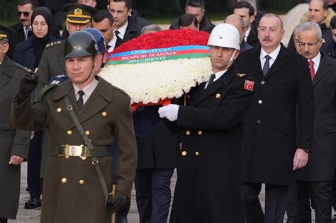 Seçimleri tekrar kazanan Azerbaycan Cumhurbaşkanı İlham Aliyev