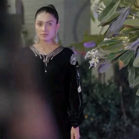 Ayeza Khan Neak Design Embroidery Ayeza Khan In Mein Drama Dress