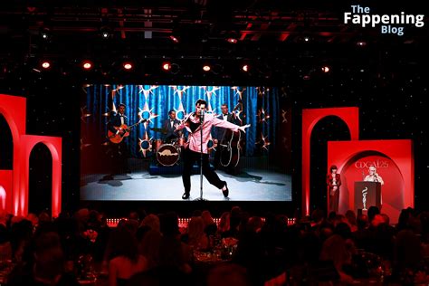 Christina Ricci Displays Her Sexy Tits At The Th Costume Designers Guild Awards Photos