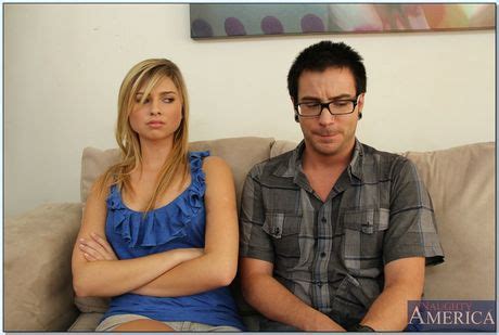 Blonde Beauty Molly Bennett Gets Her Pussy Plugged By Her Boyfriends