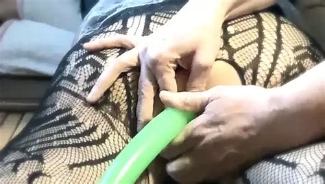 Extreme Inch Groene Dildo Slang Voor Mietje D Deel Van Xhamster