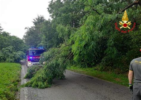 Maltempo Lombardia In Ginocchio Tempesta A Varese Nubifragio Con