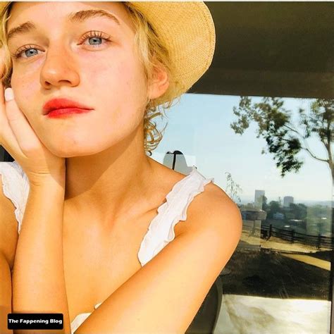 Julia Garner Sexy Nude Collection Photos Videos PinayFlixx Mega Leaks