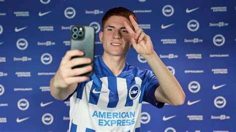 Premier League: Presentaron a Valentín Barco como refuerzo del Brighton