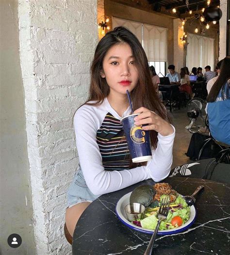 Khoe body phổng phao với bikini cắt xén táo bạo mỹ nữ thiêu đốt mọi ánh nhìn