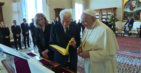 Sergio Mattarella Incontra Papa Francesco In Vaticano Colloquio