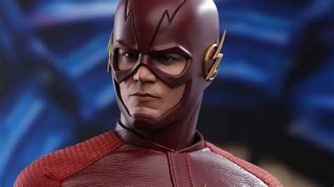 The Flash Grant Gustin S Scarlet Speedster Races Into Action As Amazing New Hot Toys Action Figure