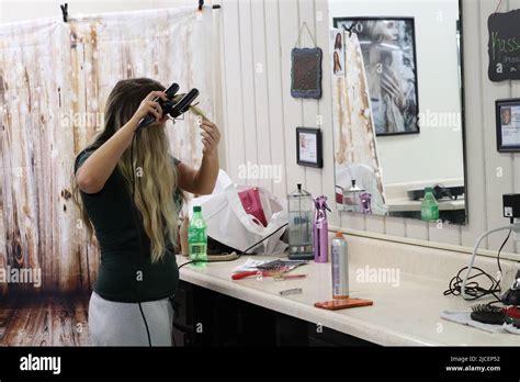 Beauty school hi-res stock photography and images - Alamy