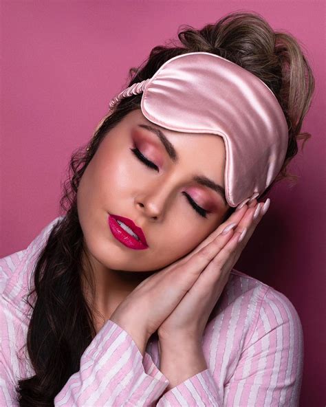 Hot Pink Lipstick Ideas Bold Shades And Makeup Looks For Every Occasion
