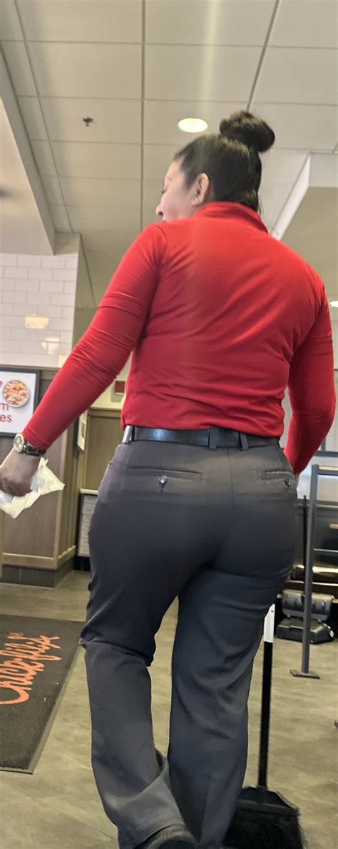 Milf At Chick Fil A Tight Jeans Forum