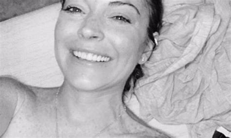 Lindsay Lohan Posts Naked Instagram Selfie After Showing Off Her Shape Daily Mail Online