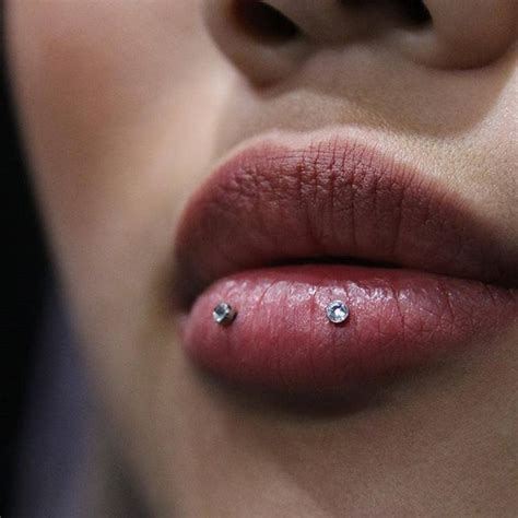 horizontal labret